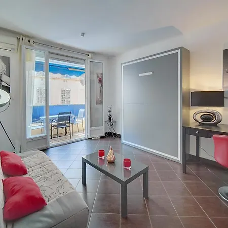 Immogroom -terrace -air Conditioning - City-center Apartment *